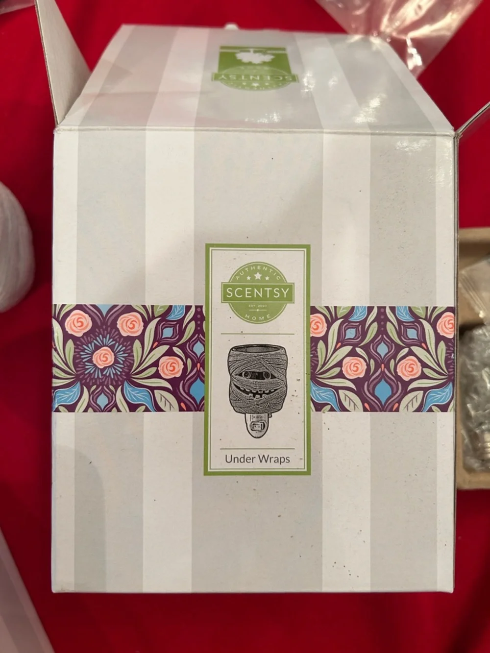 Scentsy under wraps plug in wax warmer brand new in box - Picture 3 of 4